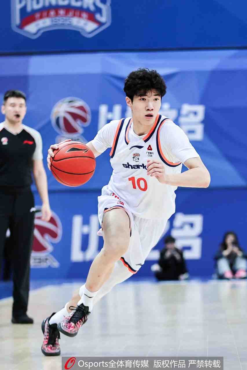 进步明显！偰李永炜16中10砍全队最高26分 三分7中4