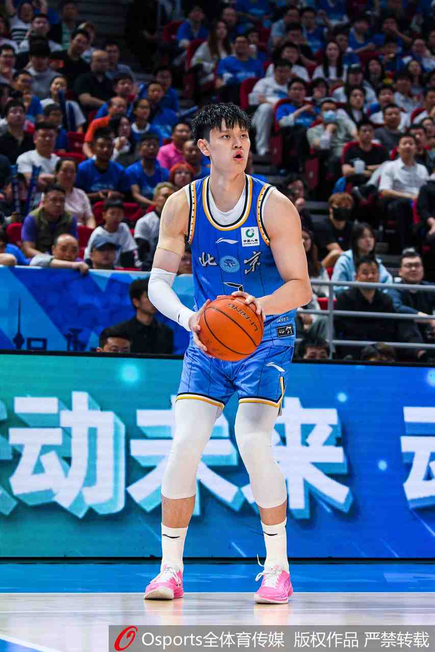 曾凡博：我们打球的人多 肯定有人打得多有人打得少 把球队放首位